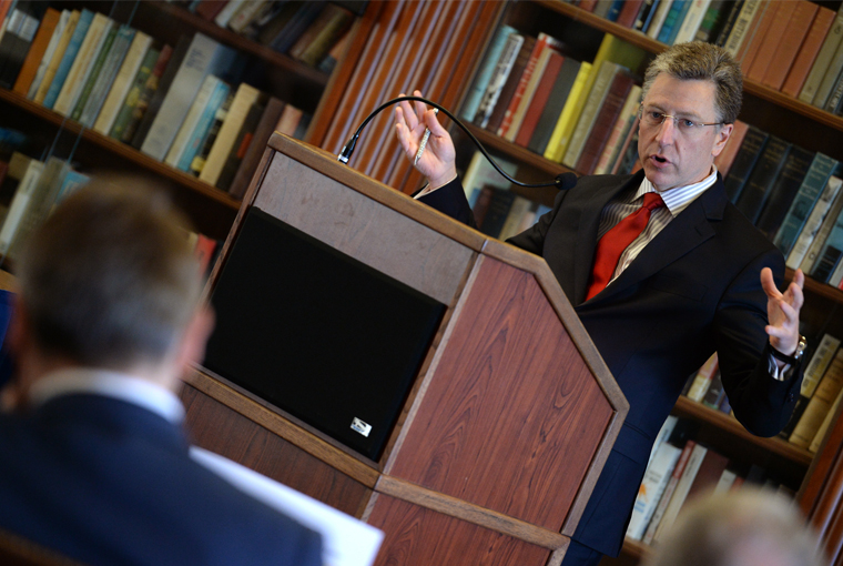 Photo of Kurt Volker, former U.S. ambassador to NATO and executive director of The McCain Institute for International Leadership at Arizona State University, providing keynote remarks during the 2015 Ruger Chair Workshop at U.S. Naval War College in Newport, Rhode Island. 