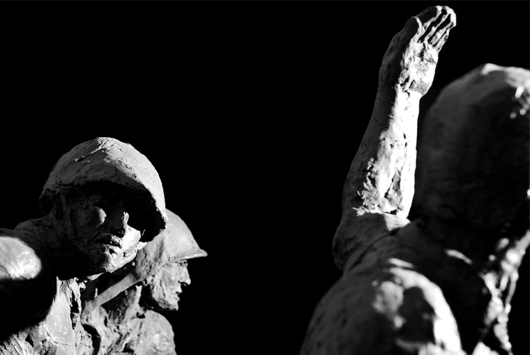 Photo of soldiers depicted in the sculpture “The Vietnam Soldier,” by artist Felix de Weldon
